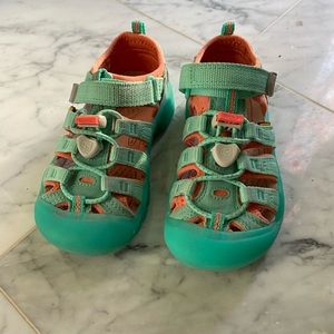 Girls Keen Sandals EUC